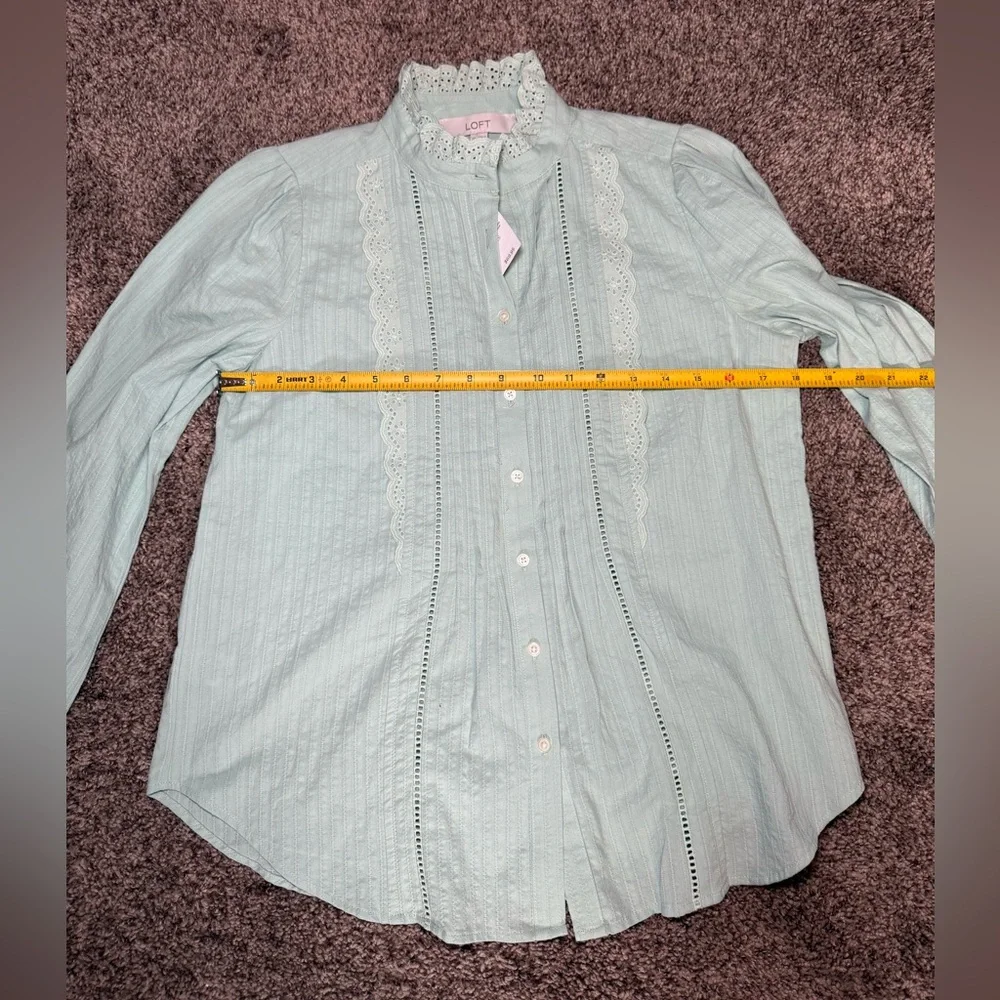 LOFT Women's Mint Green Lace Trim Pintuck‎ Button Up Shirt Size XS